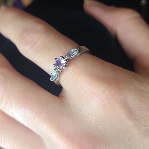 Vintage 925 Amethyst and Blue Topaz Ring - Picture 5 of 6
